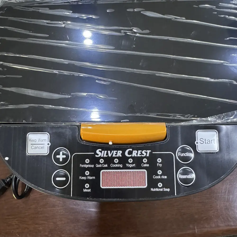 PT-168 rice cooker non-stick inner pot detail with measuring cup and ladle